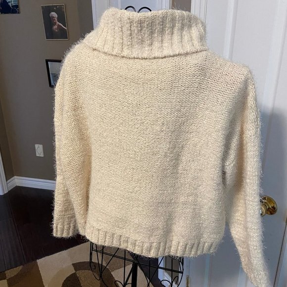 Gorgeous, Soft Cowl Neck Cable Knit Cropped Sweater. Sz L NWOT - Picture 5 of 13